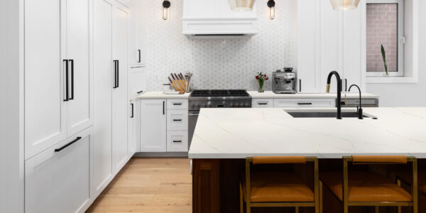 Calacatta Lincoln Jumbo Quartz by Venezia Surfaces with light cream background and subtle gray veining