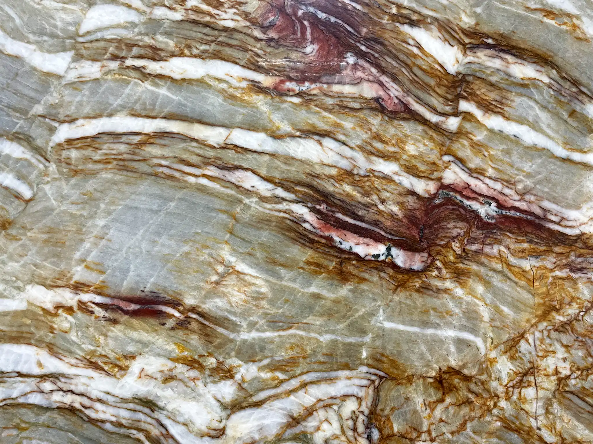 Nacarado quartzite close-up with cream, brown and rust-colored bands