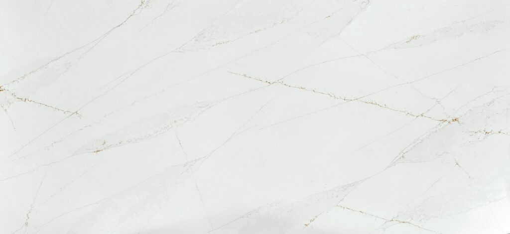Silestone Ethereal Glow full slab with a white background crossed by fine gray and gold-brown diagonal veins
